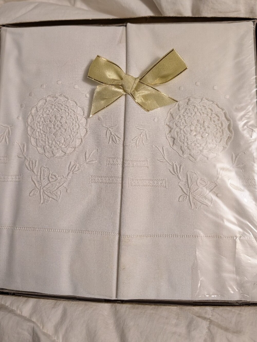 New Mid Century vintage pillowcases White 100% Cotton floral Eyelet Embroidery